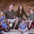 William e Kate, la cartolina di Natale ufficiale dalla Giordania: i reali scelgono la versione estiva