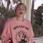 Emma Marrone, la linea di felpe e t-shirt con la scritta ‘Sante o Pu*tane’: ecco quanto costano