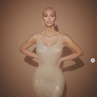 Kim Kardashian, sul red carpet del Met Gala con l'abito di Marilyn Monroe: «Ho perso 7 chili per indossarlo»