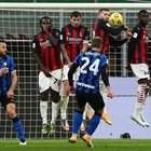 Eriksen porta l’Inter ai quarti: 2-1 al Milan al 97’. Ibra gol, rissa con Lukaku ed espulsione