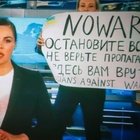 La giornalista russa 'no-war' è in fuga: Marina Ovsyannikova è scappata con la figlia di 11 anni