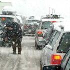 Neve, auto bloccate nella tormenta al parco del Pollino: famiglie con bambini liberate dai carabinieri