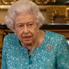 #QueenElizabeth, la salute della regina preoccupa il mondo: la reazione del web