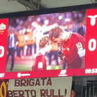 Totti, sorpresa per il figlio Cristian: il messaggio sui maxischermi prima del derby per il compleanno