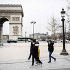 Coronavirus diretta: Europa si è blindata dalle 12. Francia chiude Lourdes, a Parigi assalto alle stazioni. Borse in altalena
