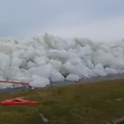 Lo tsunami di ghiaccio, l'incredibile fenomeno filmato da un passante