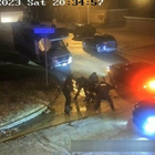 Tyre Nichols picchiato a morte da 5 agenti di polizia, il video choc fa scoppiare le proteste negli Stati Uniti
