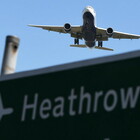Heathrow, atterraggio choc per il vento: il pilota evita in extremis il disastro aereo VIDEO