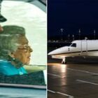 Regina Elisabetta, tempesta di fulmini impedisce al suo aereo di atterrare a Londra. La sovrana impassibile