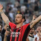 Il Milan festeggia lo scudetto, la sfilata dei giocatori: Ibra col sigaro