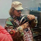 Johnny Depp visita un rifugio per animali