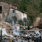 Esplosione a Lucca, morti due coniugi: salvata ragazza incinta, ha partorito ma resta grave. «Il bimbo sta bene»