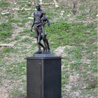 Kobe Bryant, una statua assieme alla figlia Gigi sul luogo del tragico incidente a Calabasas