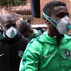 Coronavirus, i giocatori del Ludogorets a Milano con guanti e mascherine