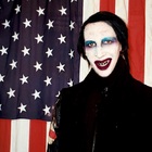 Marilyn Manson depresso dopo le accuse di abusi sessuali: «Non posso andare in tour, Hollywood non mi vuole»