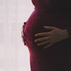 Il compagno muore quando lei è incinta: «Per registrarlo come papà dovrà pagare 10mila euro»
