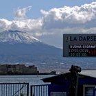 Maltempo, torna la neve sul Vesuvio: il vulcano è imbiancato