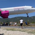 Wizz Air, aereo sfiora turisti