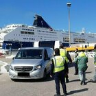 Sardegna, l'ordinanza: controlli Covid per chi arriva in porti e aeroporti. Chiudono i primi locali