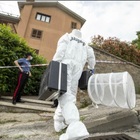 Roma, uccide madre e vicina di casa con un bastone appuntito usato come lancia: il 34enne pretendeva soldi per la droga