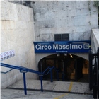 Metro Roma, morto uomo investito a Circo Massimo: ipotesi suicidio (assalto alle navette bus)