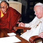 Papa Francesco, nuovo schiaffo al Dalai Lama: snobbato al vertice inter-religioso sul clima