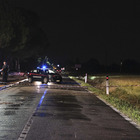 Alfa Romeo carambola contro una bicicletta e un'auto: un morto e 2 feriti