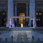 Papa Francesco: l'indulgenza plenaria in una piazza San Pietro deserta. IL VIDEO DELLA DIRETTA