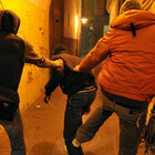 Ragazzino 14enne picchiava e perseguitava i coetanei: arrestato e portato in carcere a Torino