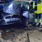 Anzio, incidente nella notte: due ragazze di 20 anni morte nello schianto della loro auto contro un albero
