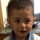 Bambino ucciso a Milano, l'orrore dall'autopsia: «Morsi e bruciature di sigaretta prima di essere ammazzato dal padre»