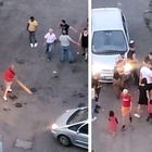 Maxirissa tra inquilini, panico a Milano: 60 persone in strada con i bastoni, tre feriti
