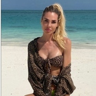 Ilary Blasi super sexy in spiaggia in Tanzania dopo l'addio a Totti: gli scatti dalla vacanza (mentre a Roma gli avvocati sono al lavoro)