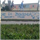 Roma, Villa Borghese vandalizzata: imbrattati i muri del Galoppatoio. «Il Papa è un demonio, gay malati mentali» FOTO