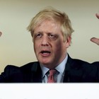 Coronavirus, il padre di Boris Johnson disobbedisce alle decisioni del figlio: «Se voglio vado al pub»