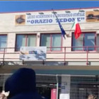 Bari, dramma al liceo: studente di 14 anni precipita dalla finestra e muore