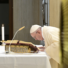 Coronavirus, Papa Francesco: «Servono prudenza e obbedienza, evitiamo linciaggi anche nella Chiesa»