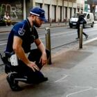 Bambino in bici travolto e ucciso da un'auto a Milano, arrestato il guidatore: «Era drogato e aveva una gamba ingessata»