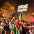 Italia-Inghilterra, allarme Oms dopo i festeggiamenti: «Devastanti urla e slogan senza mascherina»