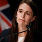 Nuova Zelanda, nuove restrizioni anti Covid. La premier costretta a rinviare il suo stesso matrimonio