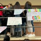 Nuoro, piercing e unghie lunghe vietate al liceo: 400 studenti in sciopero