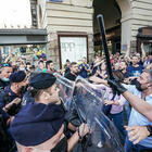 No Green pass, minacce ai giornalisti: scattano le perquisizioni dei carabinieri