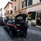 Roma, ospita turisti e li violenta: preso l’incubo del social. L’alloggio trovato con un’app