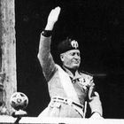 Benito Mussolini, a Brescia messa e necrologio per l'anniversario della morte: «I defunti tutti degni di rispetto»