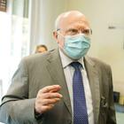 L'infettivologo Galli boccia il ritorno vaccino: «Non ha nessun senso»