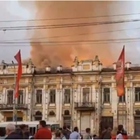 Russia, edificio storico va a fuoco nel centro storico di Irkutsk