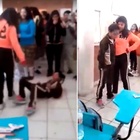 Bambina picchiata dalla bulla a scuola: «La prof e il preside ridevano di lei»