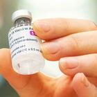 Vaccino AstraZeneca, le dosi arrivano in anticipo: da martedì parte la somministrazione agli under 55