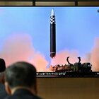 Il missile coreano Hwasong-12 lanciato da Kim Jong-un verso il Giappone: a raggio intermedio, fu presentato per celebrare il Giorno del Sole