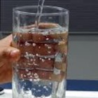 Appello dell'Oms: servono dati sulle microplastiche presenti nell'acqua che beviamo